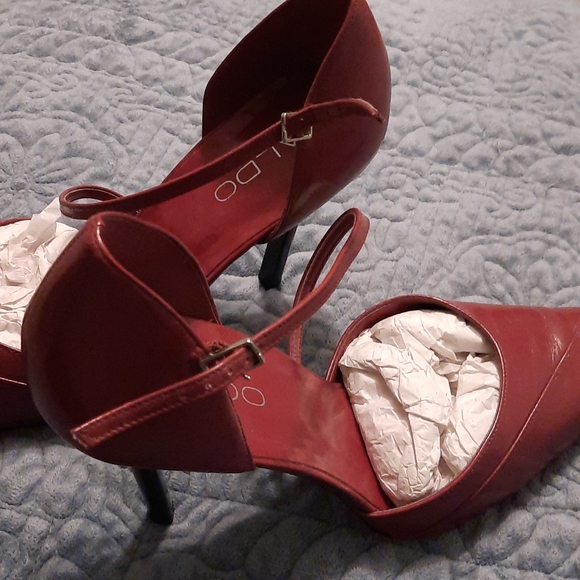 Aldo burgundy heels like new - Picture 4 of 5